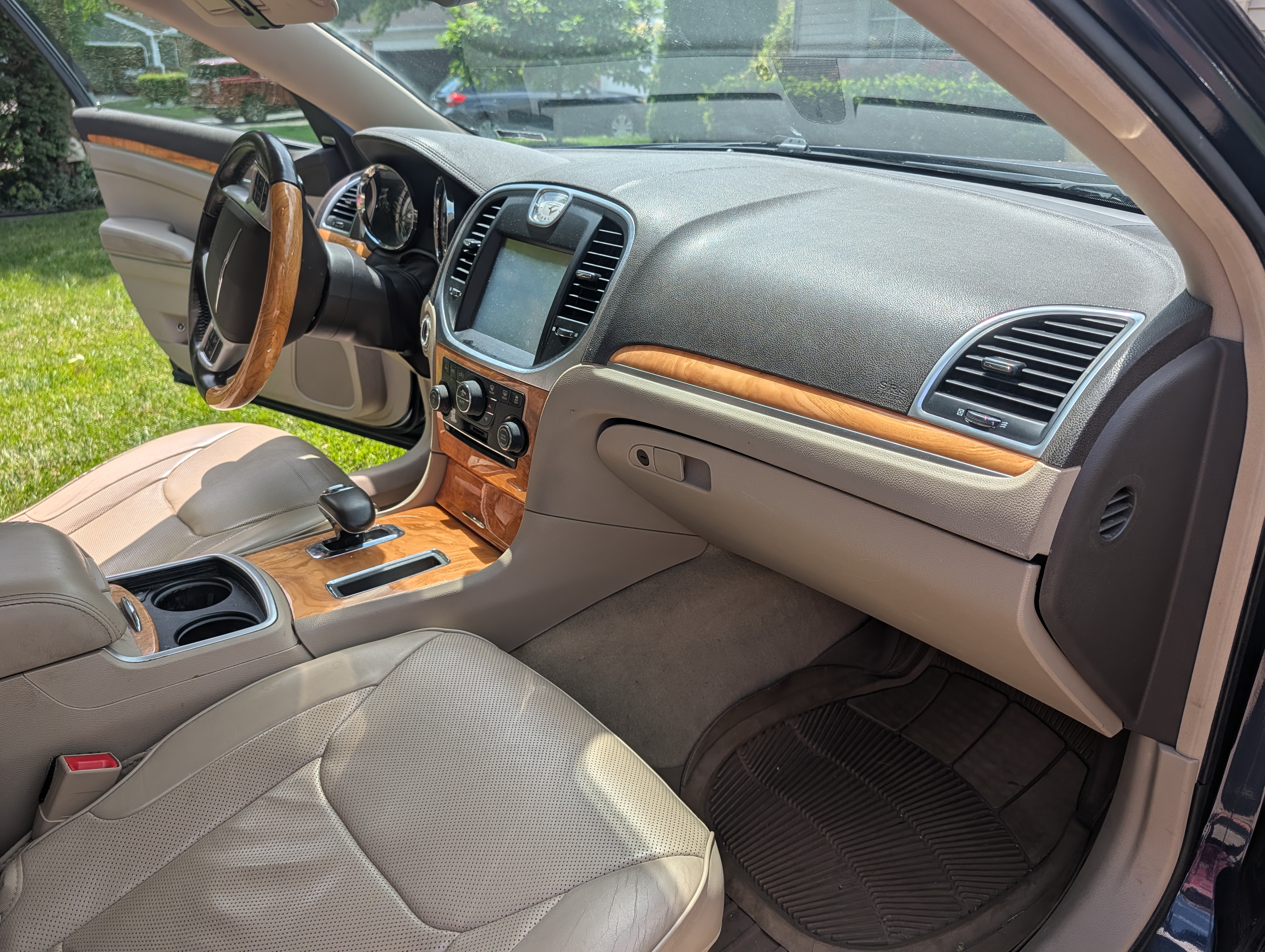 Used 2014 Chrysler 300 C AWD/4WD image 15