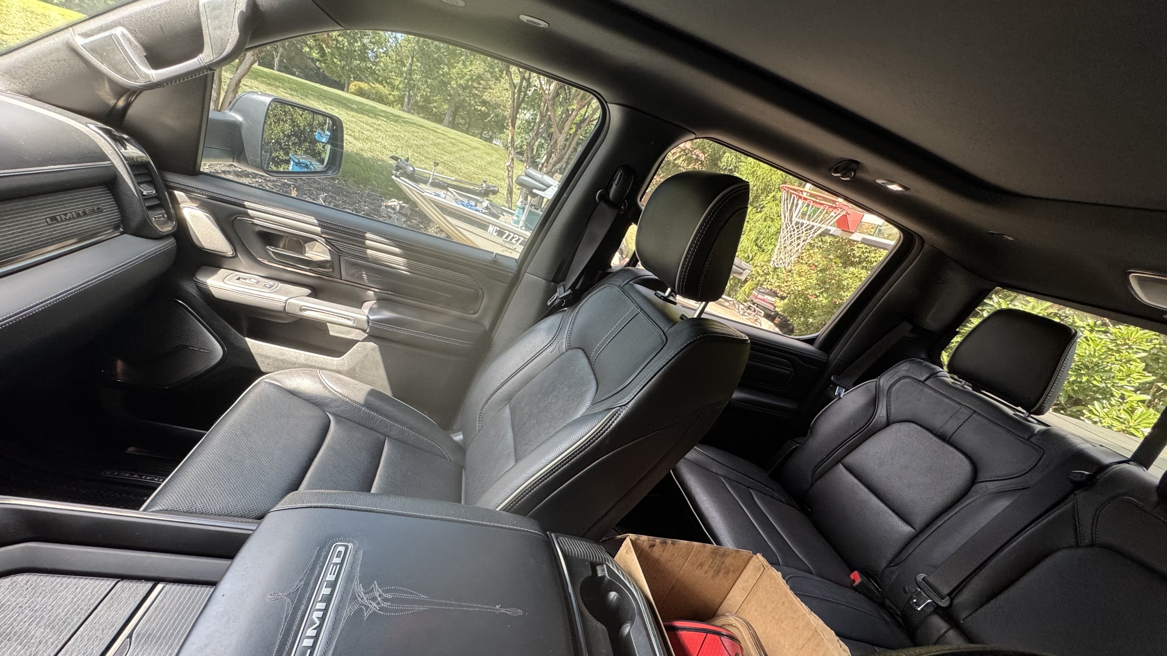 Used 2020 RAM 1500 Limited w/ Black Appearance Package AWD/4WD image 14