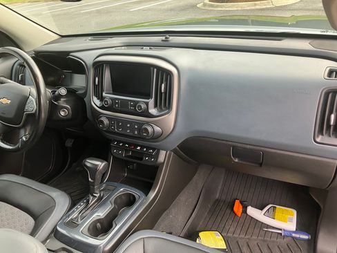 Used 2021 Chevrolet Colorado Z71 AWD/4WD image 18