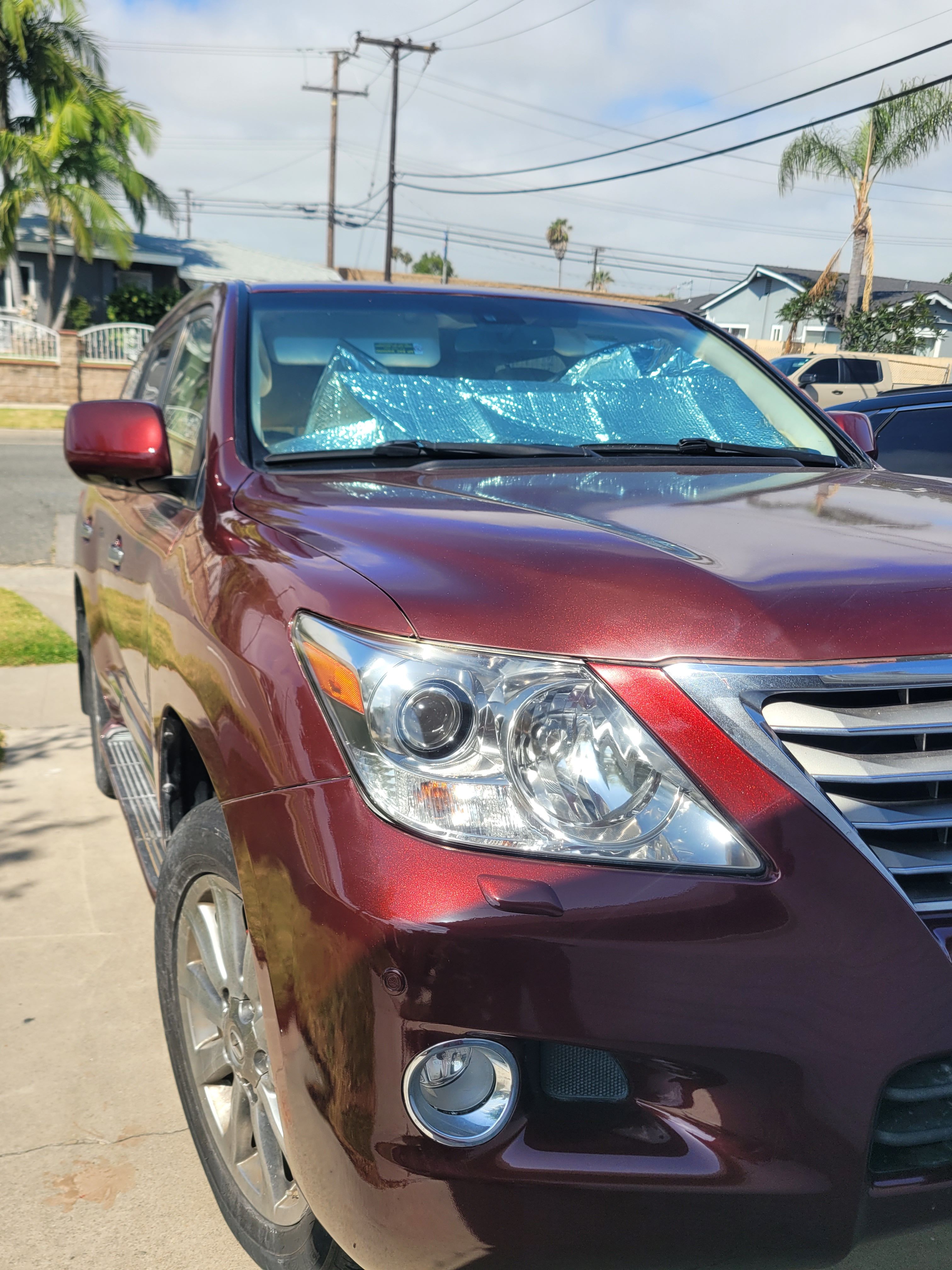 Used 2011 Lexus LX 570 4WD w/ Luxury Pkg image 2