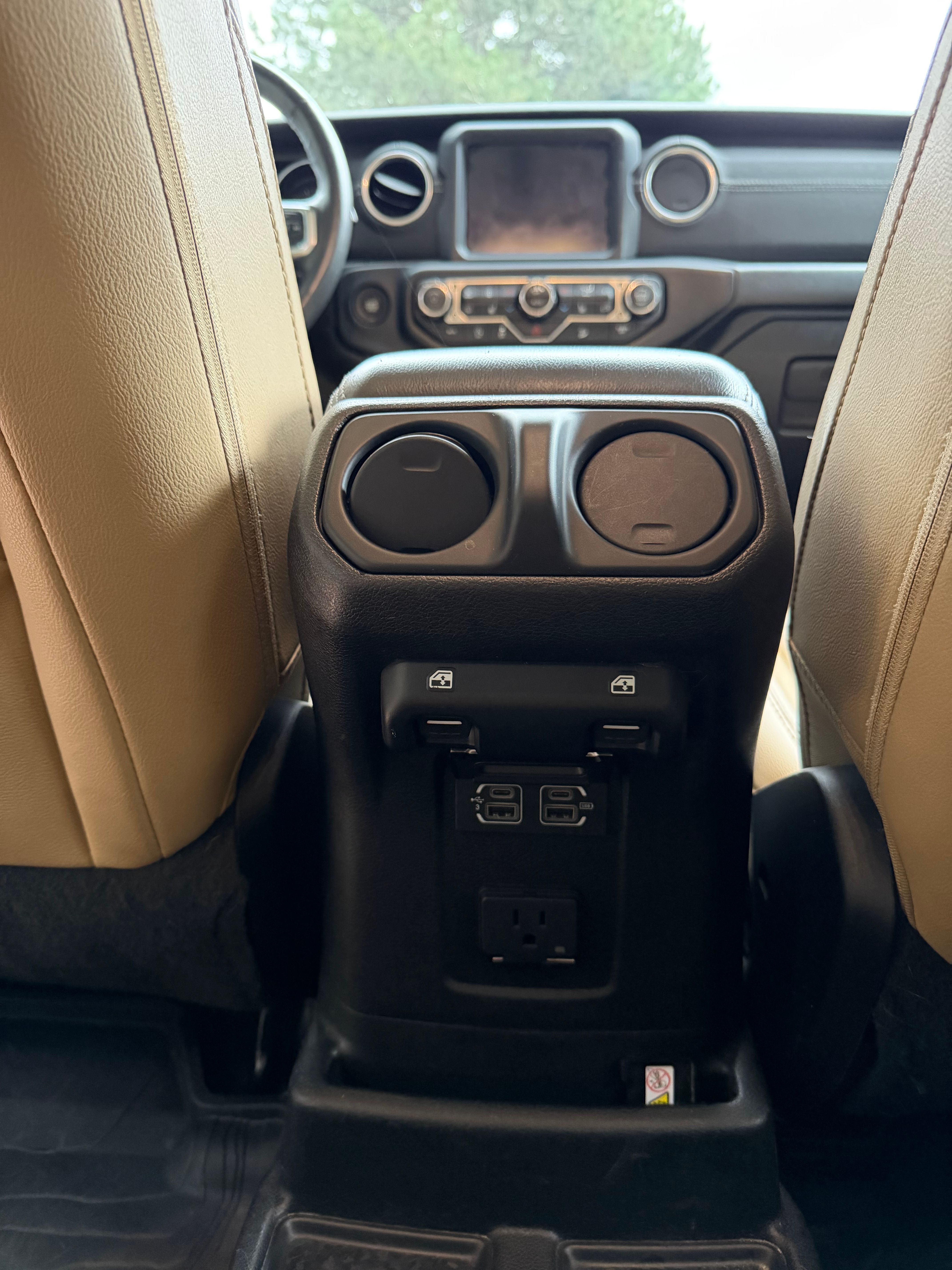 Used 2019 Jeep Wrangler Unlimited Sahara AWD/4WD image 11