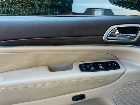 Used 2014 Jeep Grand Cherokee Overland w/ Advanced Technology Group image 8