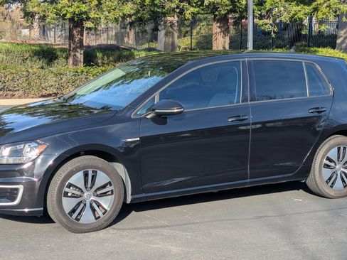 Used 2019 Volkswagen e-Golf SE w/ Driver Assistance Package image 1