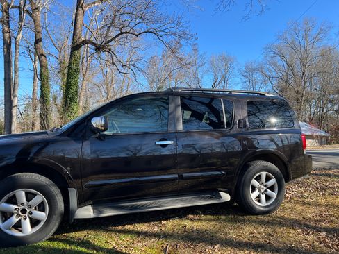 Used 2012 Nissan Armada SV image 2