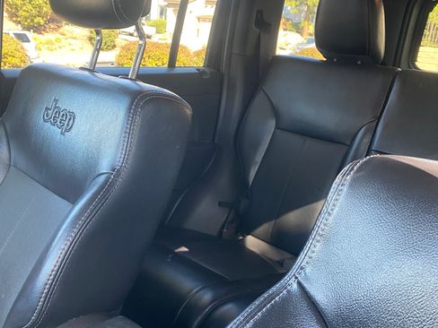 Used 2012 Jeep Liberty Sport image 9