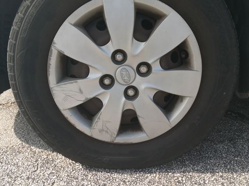 Used 2011 Hyundai Accent GS w/ Premium Pkg 3 FWD image 19