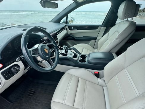 Used 2021 Porsche Cayenne AWD/4WD image 4
