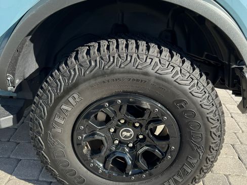 Used 2023 Ford Bronco Wildtrak image 16