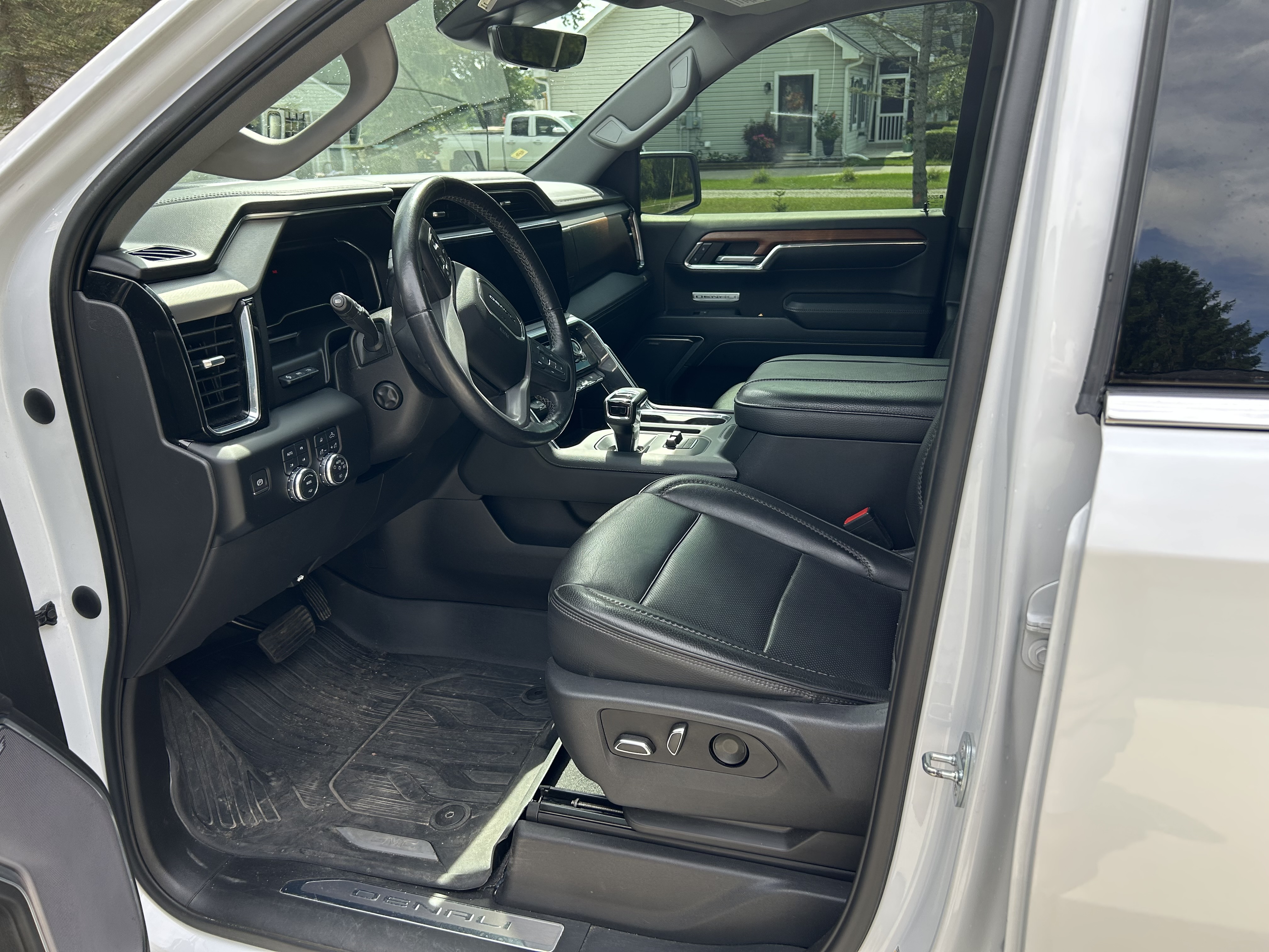 Used 2023 GMC Sierra 1500 Denali w/ Denali Reserve Package AWD/4WD image 6