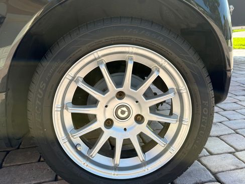 Used 2013 smart fortwo pure RWD image 21