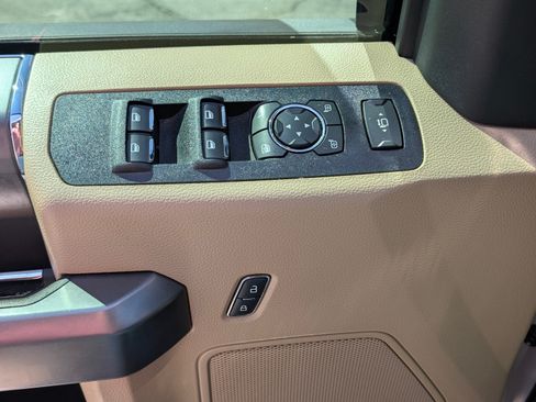 Used 2021 Ford F250 XLT w/ XLT Premium Package image 17