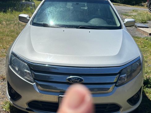 Used 2011 Ford Fusion SE FWD image 1