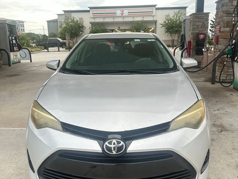 Used 2018 Toyota Corolla LE FWD image 4
