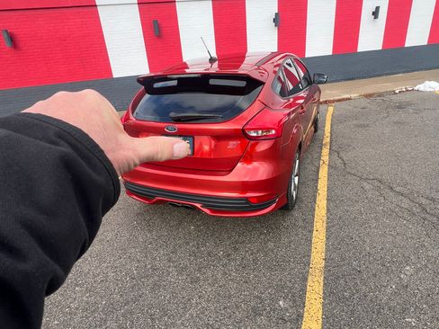 Used 2018 Ford Focus ST image 10