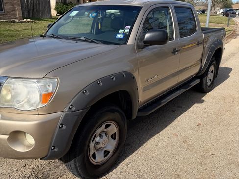 Used 2007 Toyota Tacoma Pickup 4D 5 ft image 2