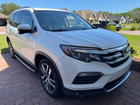 Used 2017 Honda Pilot Touring image 1