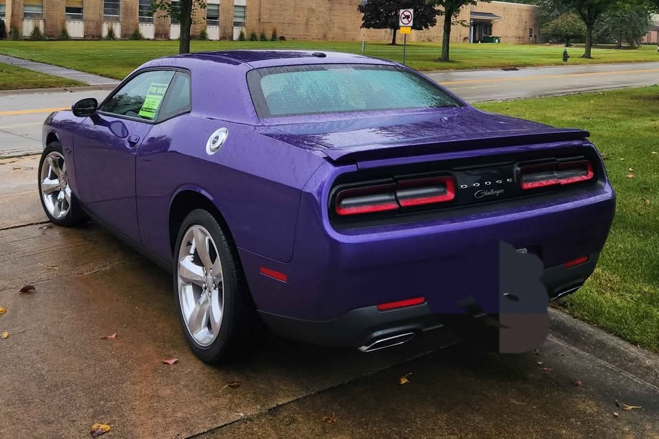 Used 2016 Dodge Challenger R/T RWD image 5