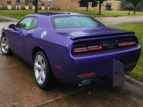 Used 2016 Dodge Challenger R/T image 5