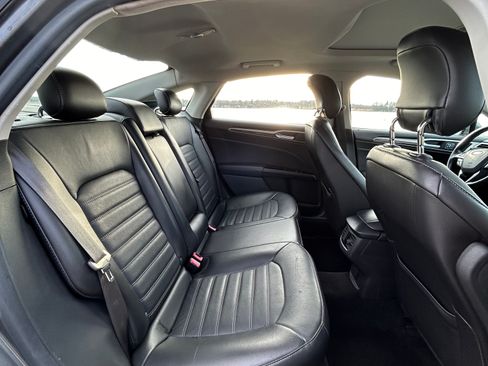 Used 2014 Ford Fusion SE w/ Equipment Group 202A image 21