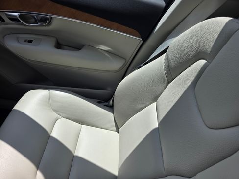 Used 2022 Volvo XC90 T8 Inscription Expression w/ Advanced Package image 8