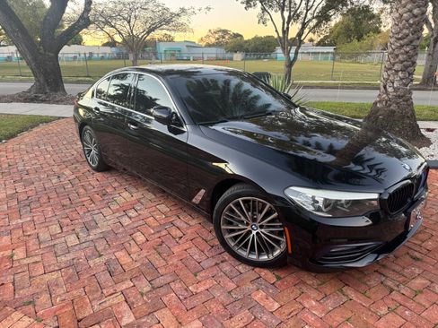 Used 2018 BMW 530i xDrive w/ Premium Package image 2