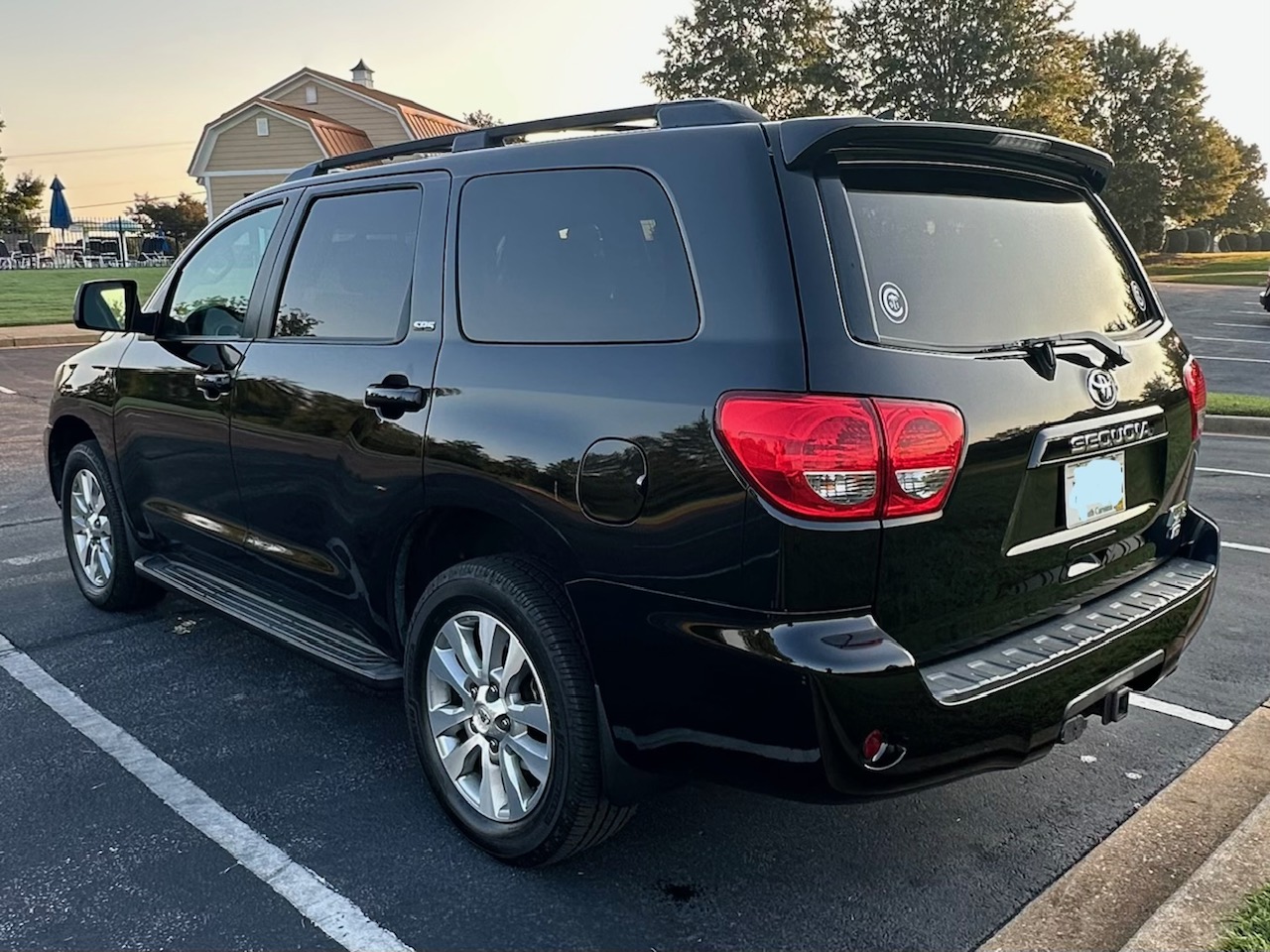Used 2011 Toyota Sequoia SR5 w/ Premium Pkg AWD/4WD image 9