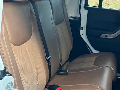 Used 2016 Jeep Wrangler Unlimited Sahara image 11