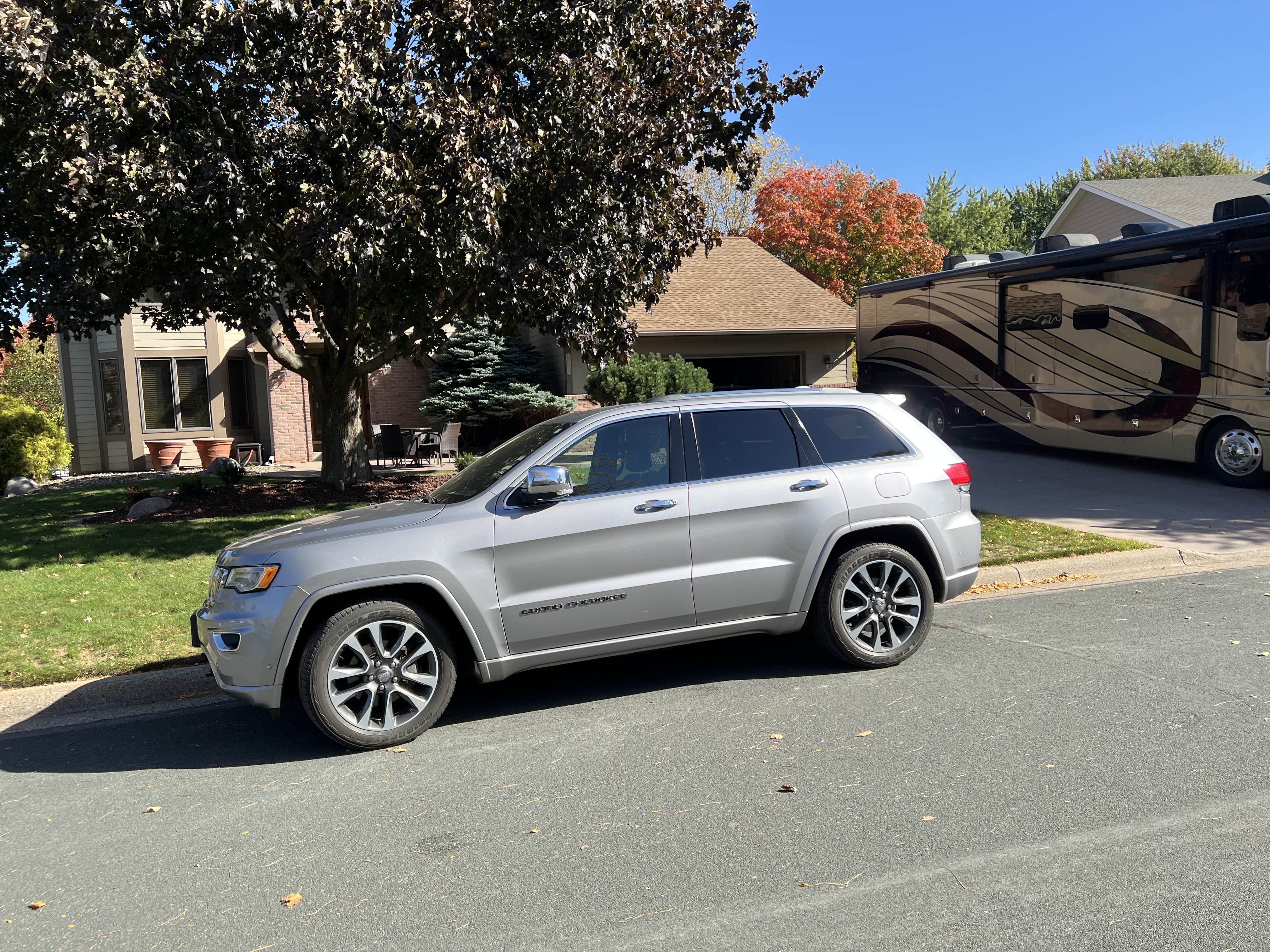Used 2018 Jeep Grand Cherokee Overland AWD/4WD image 8