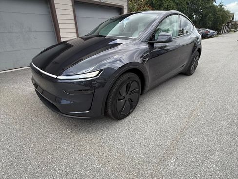 Used 2026 Tesla Model Y Long Range image 1