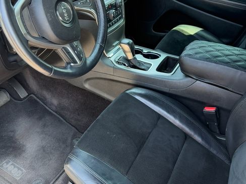 Used 2017 Jeep Grand Cherokee Altitude RWD image 8