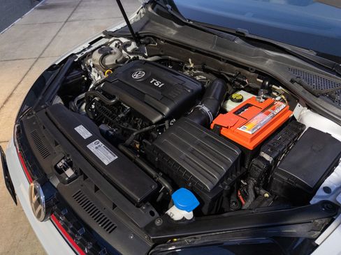 Used 2019 Volkswagen GTI SE image 27