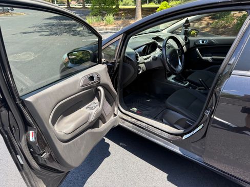 Used 2014 Ford Fiesta SE FWD image 8