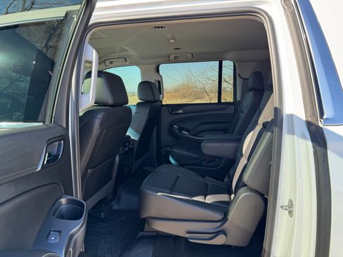 Used 2018 Chevrolet Suburban LT image 16