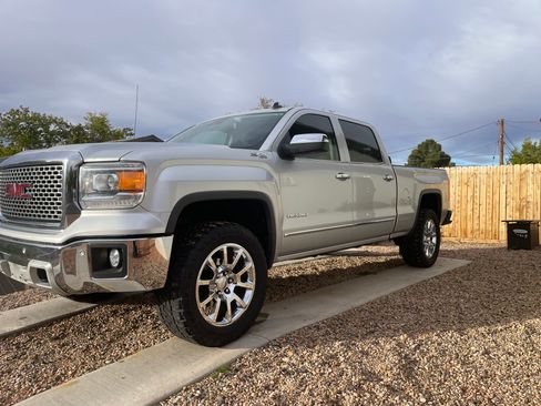 Used 2014 GMC Sierra 1500 Denali w/ Driver Alert Package AWD/4WD image 9