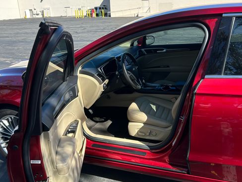 Used 2014 Ford Fusion SE w/ Equipment Group 502A image 6