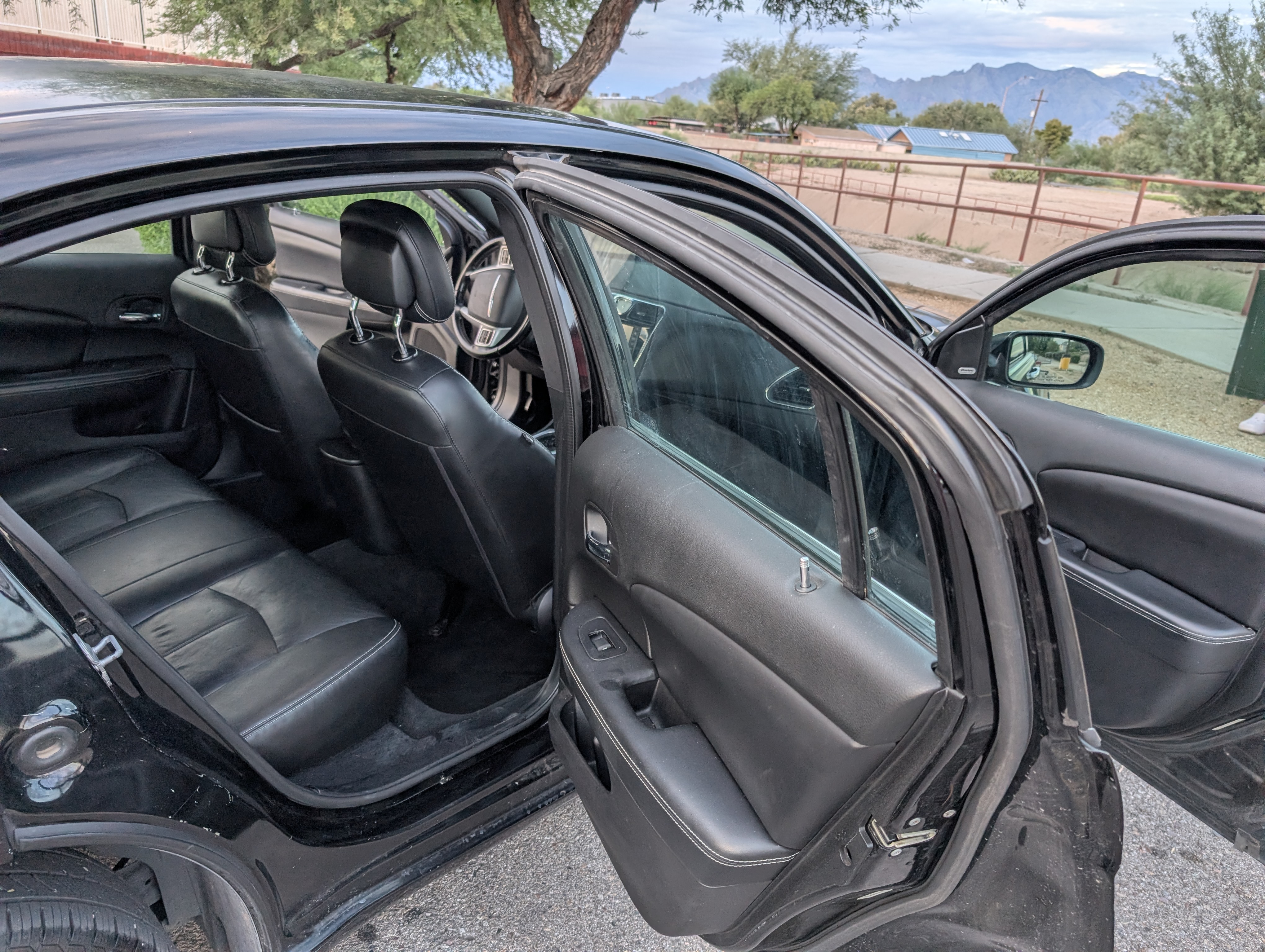 Used 2011 Chrysler 200 Limited FWD image 11