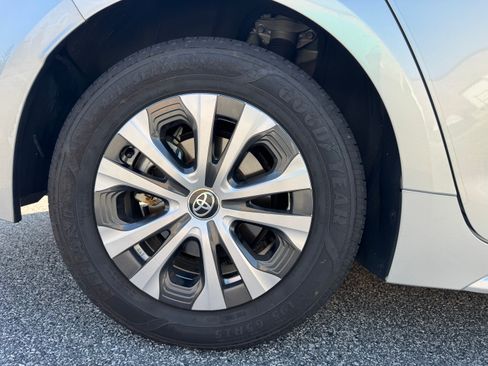 Used 2022 Toyota Corolla LE FWD image 25