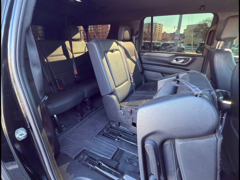 Used 2022 Chevrolet Suburban LT w/ Luxury Package image 13