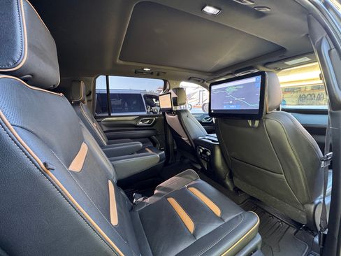 Used 2021 GMC Yukon XL AT4 w/ Rear Media and Nav Package AWD/4WD image 5