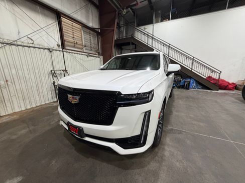 Used 2022 Cadillac Escalade ESV Sport w/ Touring Package image 8