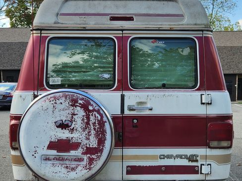 Used 1994 Chevrolet G20 image 4