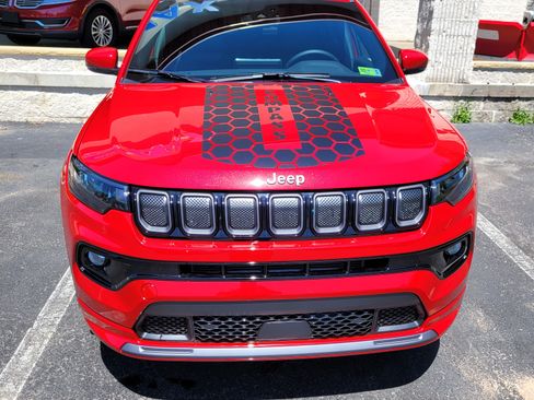 Used 2022 Jeep Compass Limited image 2