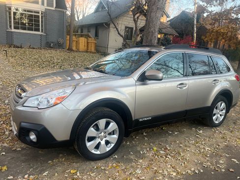 Used 2014 Subaru Outback 3.6R Limited AWD/4WD image 1