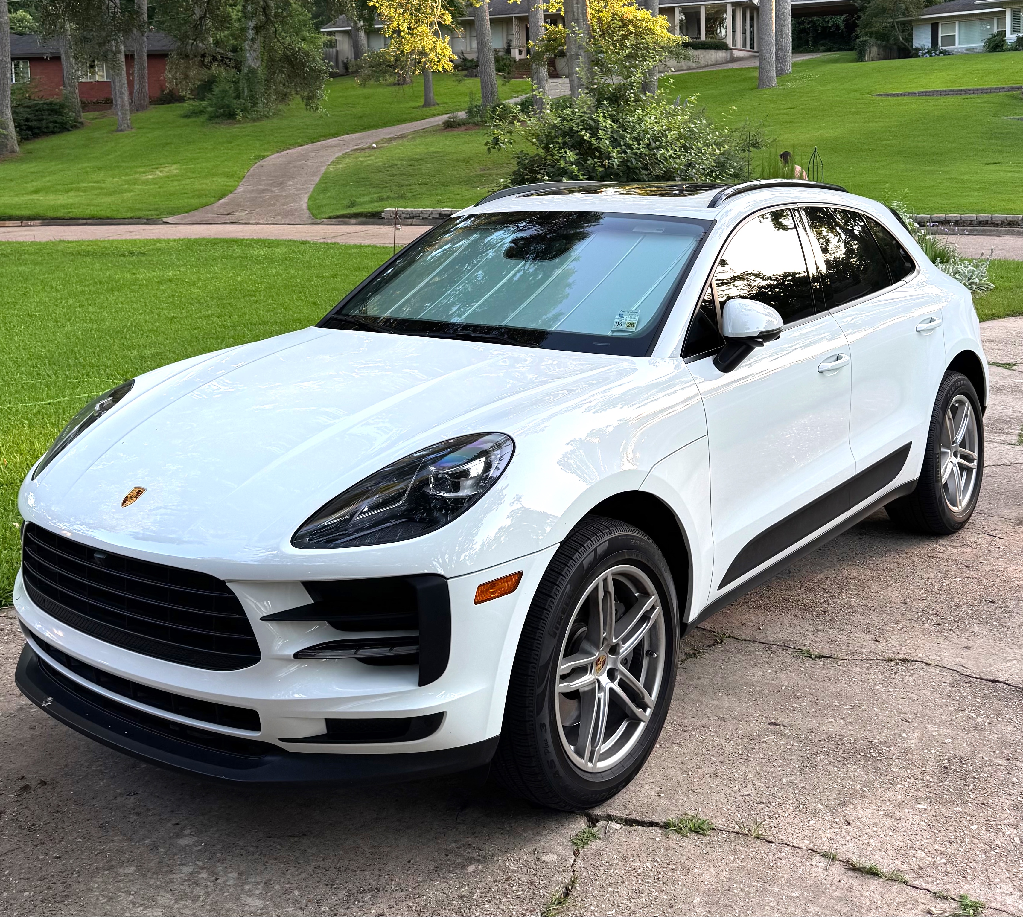 Used 2021 Porsche Macan AWD/4WD image 1