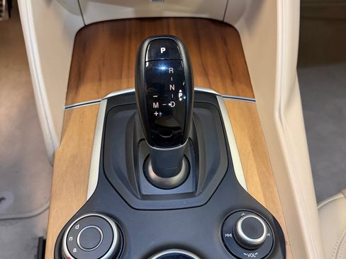 Used 2018 Alfa Romeo Giulia Ti w/ Quick Order Package 22X Lusso image 24