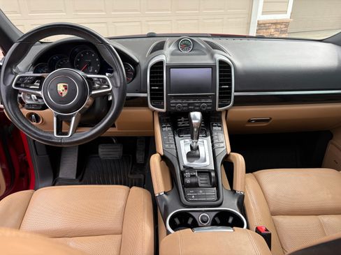 Used 2016 Porsche Cayenne AWD/4WD image 9