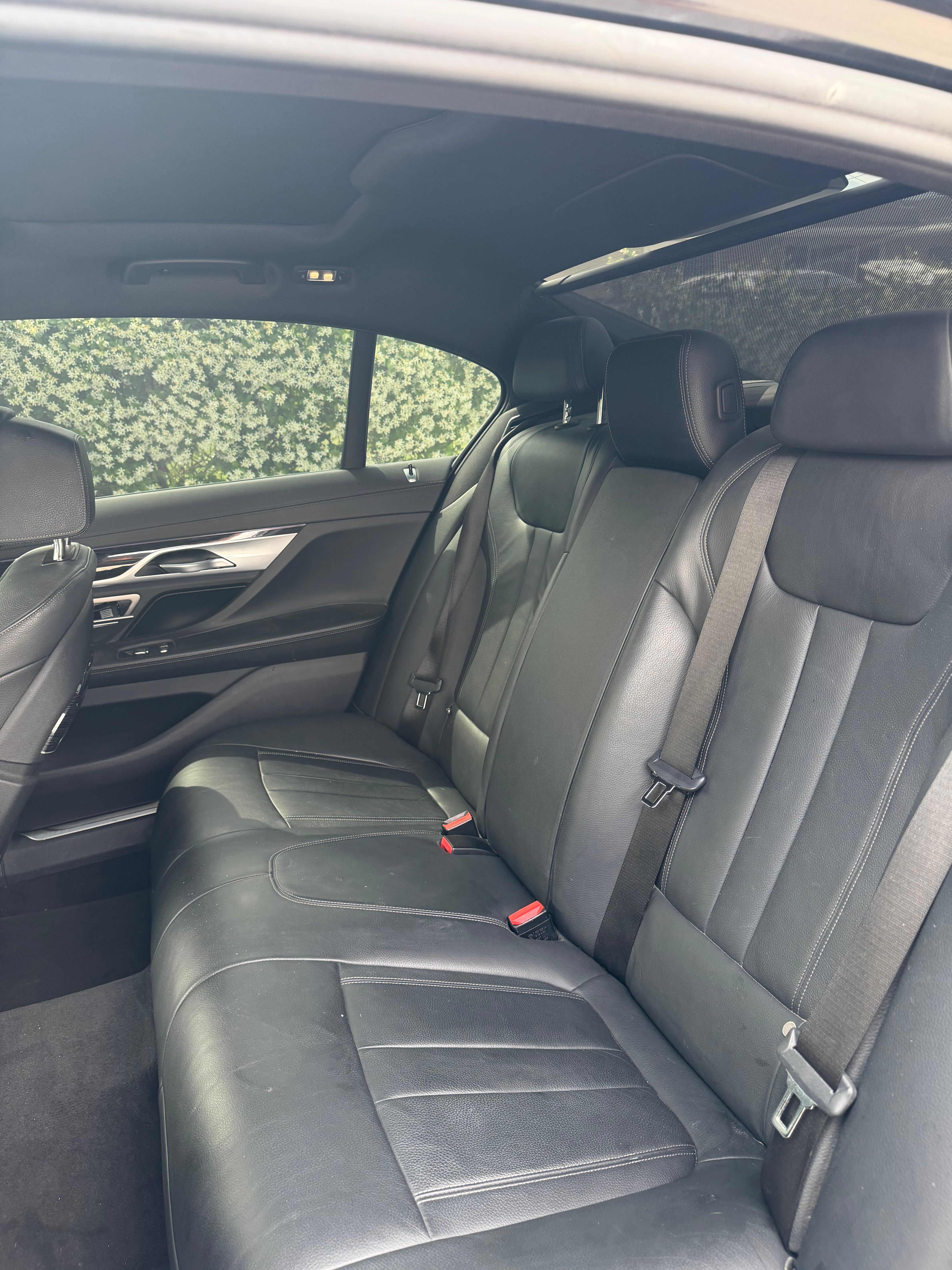 Used 2021 BMW 740i w/ M Sport Package RWD image 7