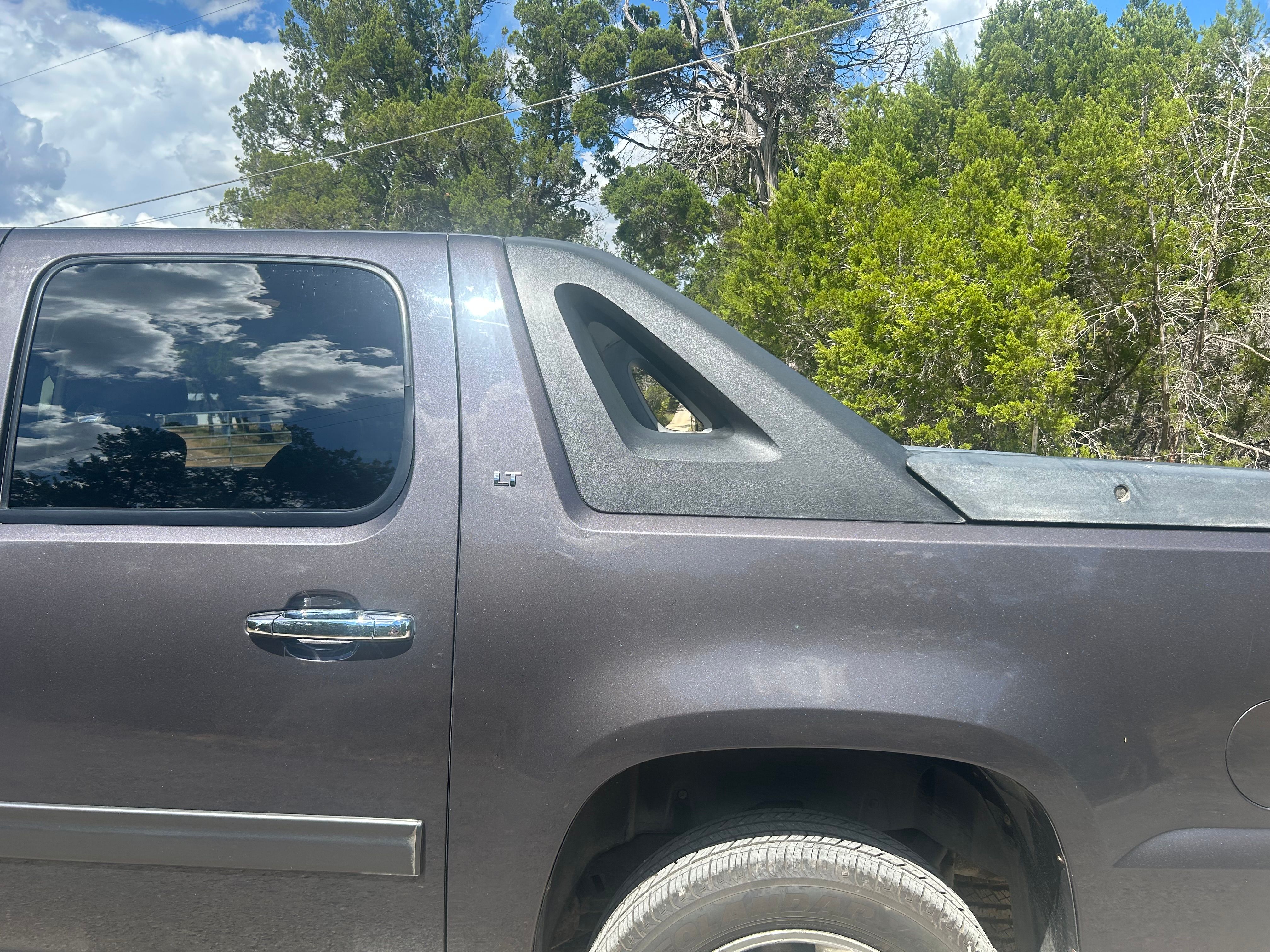 Used 2010 Chevrolet Avalanche LT w/ Luxury Package AWD/4WD image 10