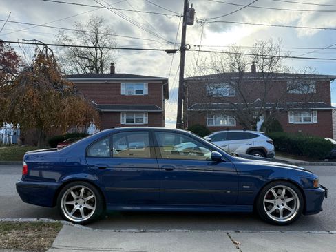 Used 2003 BMW M5 image 1