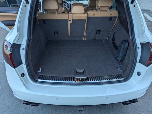 Used 2011 Porsche Cayenne Turbo image 17